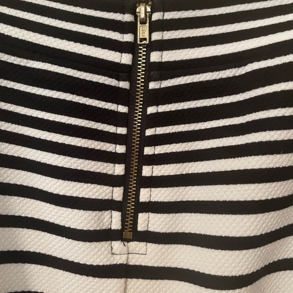 Bundle of 3 skirts black pencil skirts material guess size x-small - Picture 7 of 13